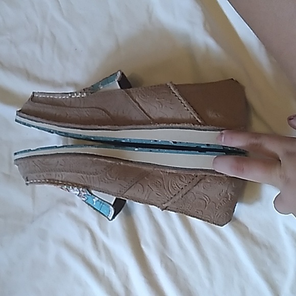 women's Ariat cruisers shoes color tan and peach size 7 - Picture 4 of 8